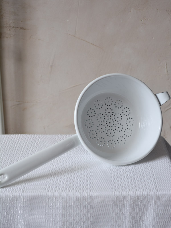 sieve with handle white 16 cm (0325-33)